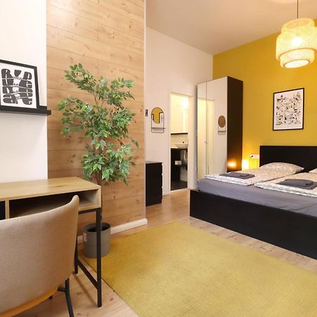A13 Downtown Apartments With Parking Budapest Exteriör bild